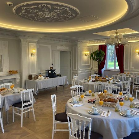 Chateau Des Hauts De Provins Hotel Champcenest Esterno foto